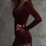 Rochie mini din catifea roșie strălucitoare cu dantelă