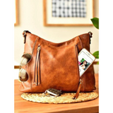 Dochia — Geantă de umăr vintage cu un design clasic și atemporal